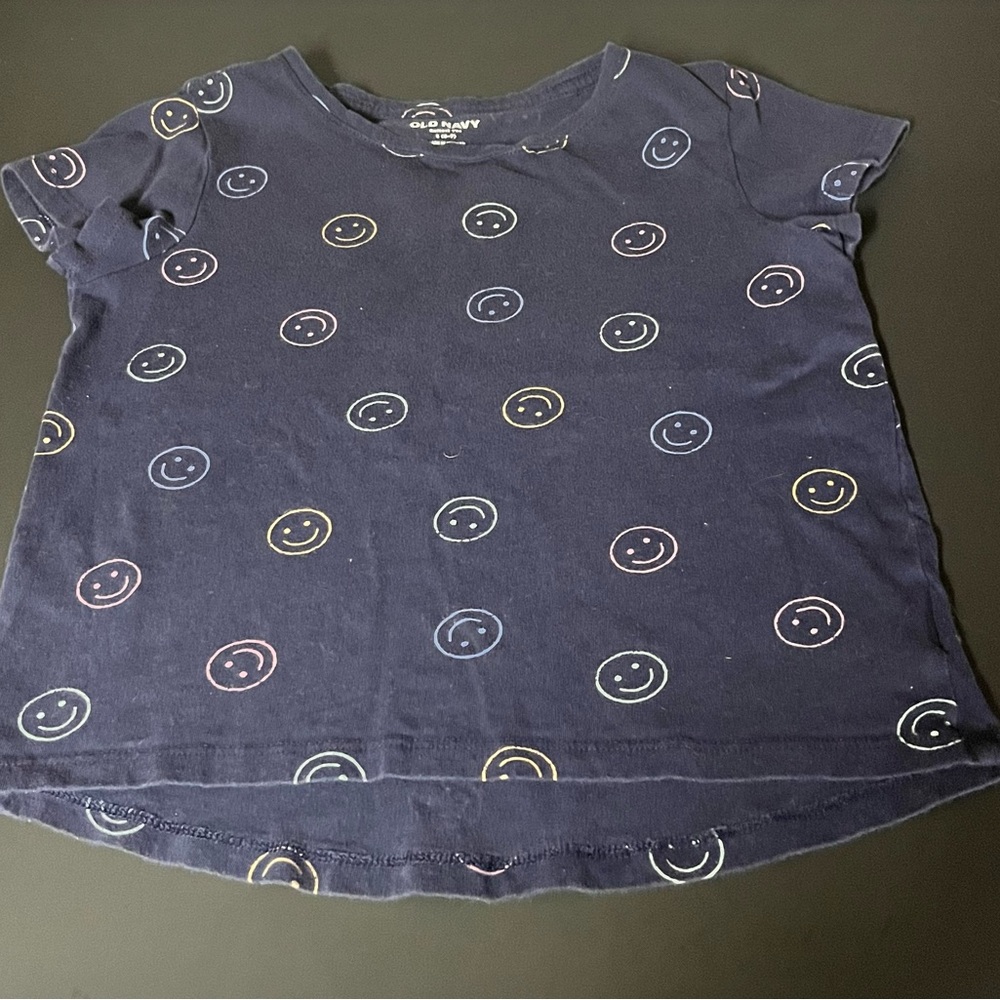 Old Navy girls small (6-7) smiley faces t-shirt!